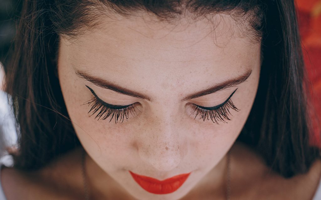 How to Sell Retail in Your Eyelash Salon to Make Profits