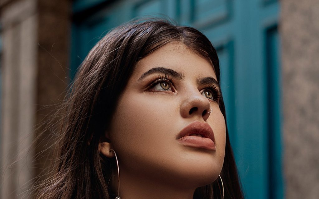 Effects and Benefits of Eyelash Serum for Salons