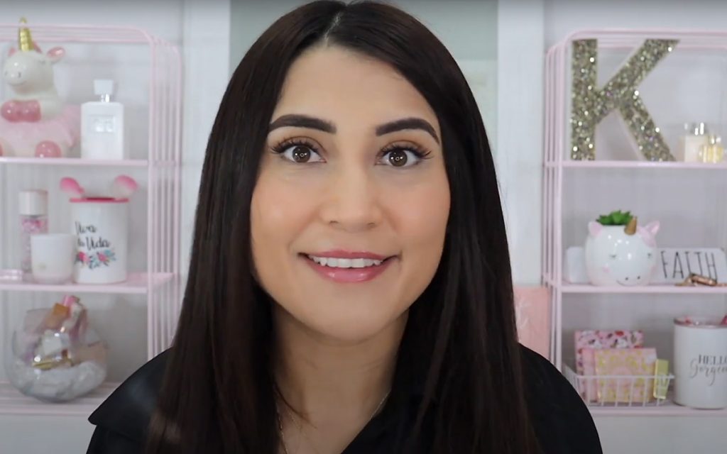 Eyelash Extensions at Home-Kenia Oliden