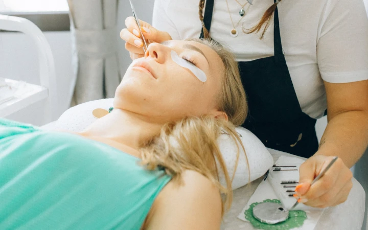 Tips for Attracting and Retaining the Best Lash Artists Employees