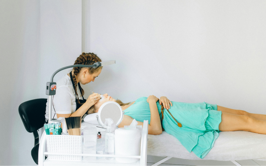 It’s the little things: helping your lash clients feel special.