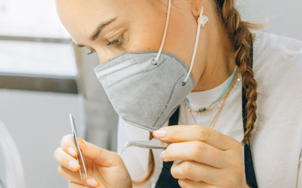 How to partner with local businesses as a lash artist